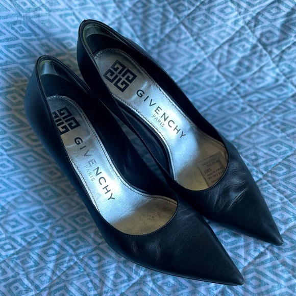 Givenchy Classic Black Heels - Picture 3 of 4